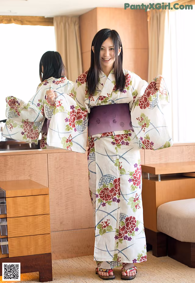 Mai Hiratsuka - Penthouse Toples Gif